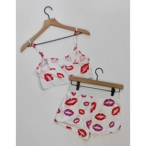 NEW!! HOT LIPS Lipstick Kiss Cropped Loungewear Two Piece Set Top Shorts Small - Picture 6 of 10